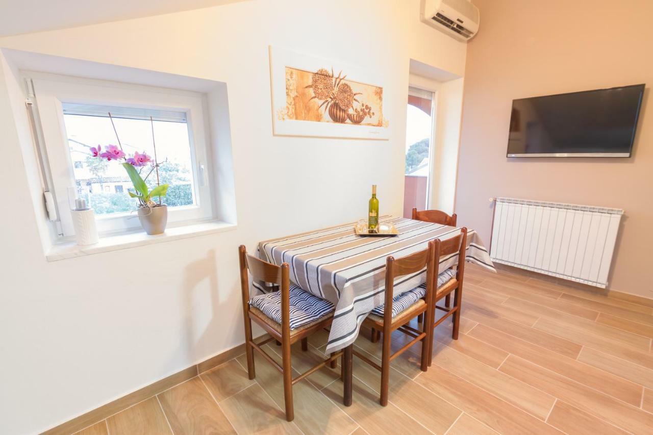 Apartments Mirjana Novigrad  Екстер'єр фото